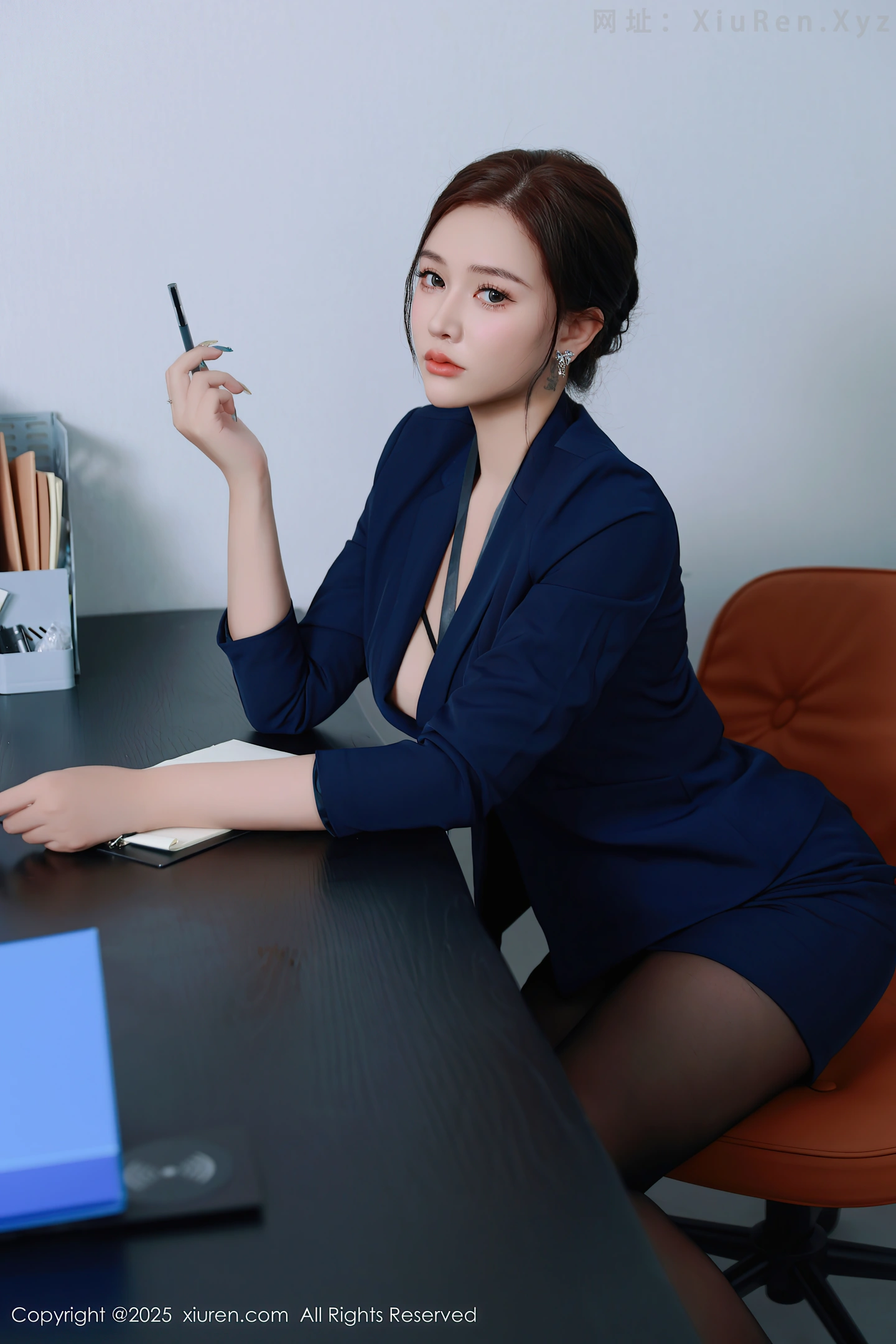 图片[2]-[XiuRen秀人网] VOL.10751 模特娜比深色OL服饰露红色内衣配超薄黑丝秀凹凸身材诱惑写真75P-秀人网官方网站